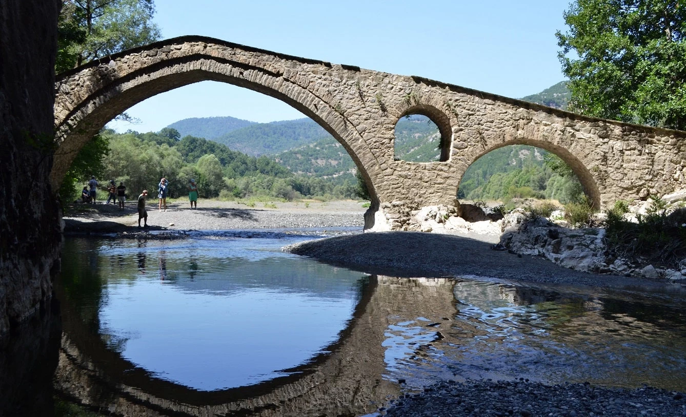 Ένα μαγευτικό τοπίο στα Γρεβενά – Σκηνικό άγριας ομορφιάς στο Γεφύρι της Πορτίτσας (εικόνες)